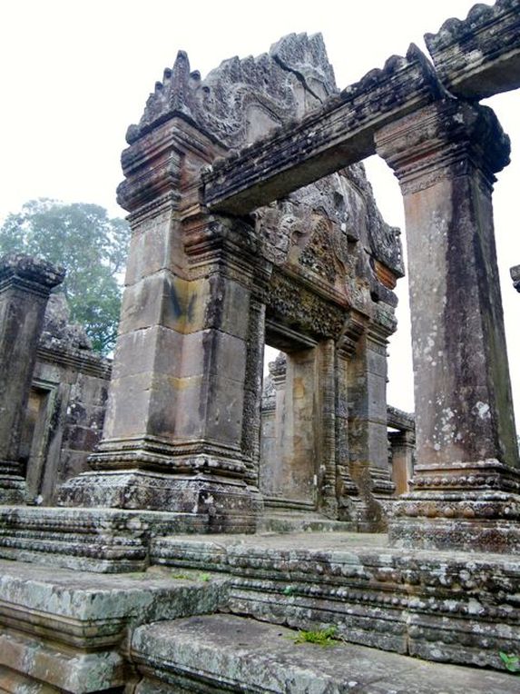 Pillars in Preah Vihear