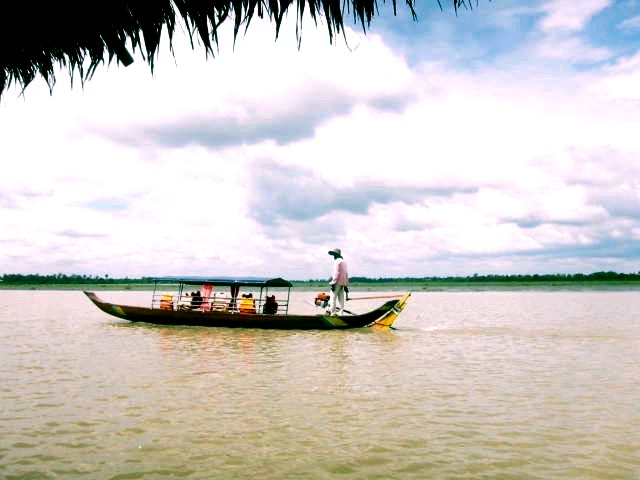 Cruising the Tonle Bati