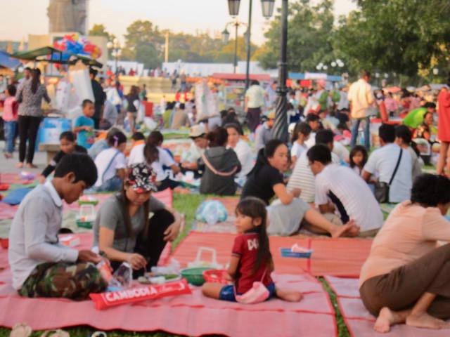 Crowd at the 2016 Cambodia Water Festival